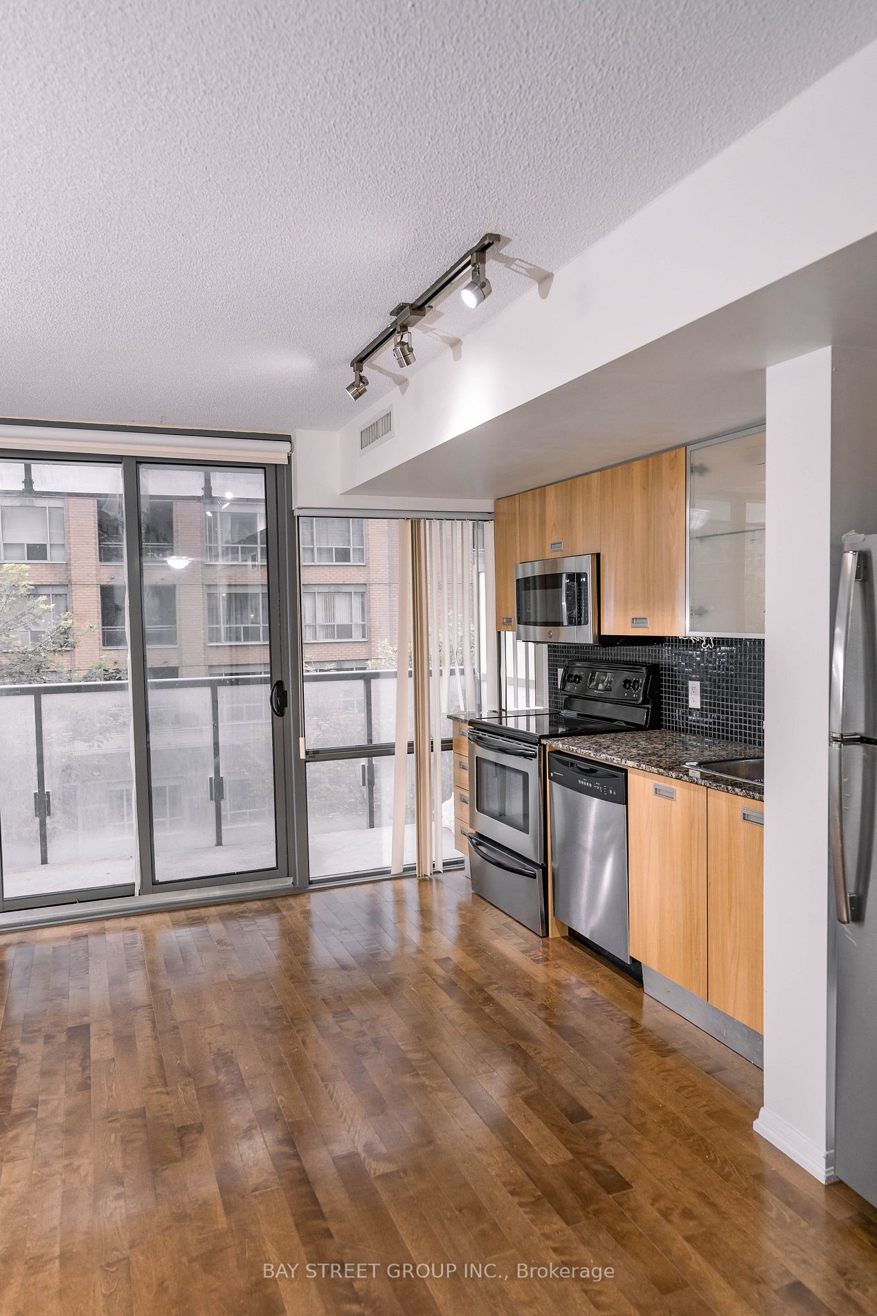 37 Grosvenor St, #305