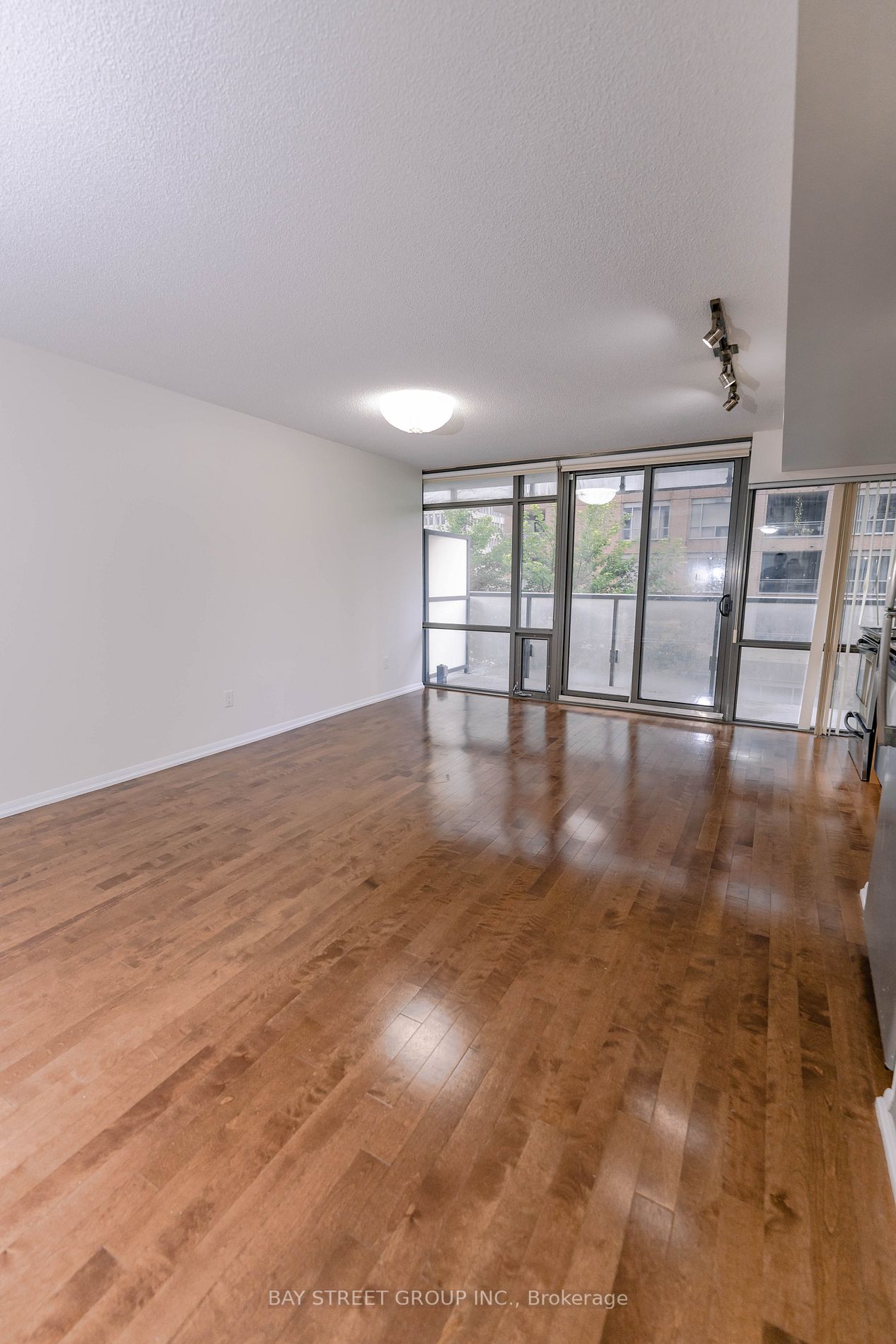 37 Grosvenor St, #305