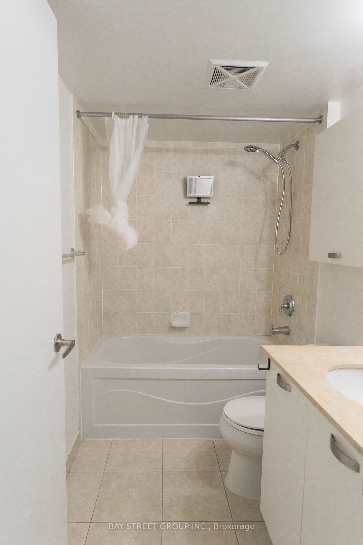 37 Grosvenor St, #305