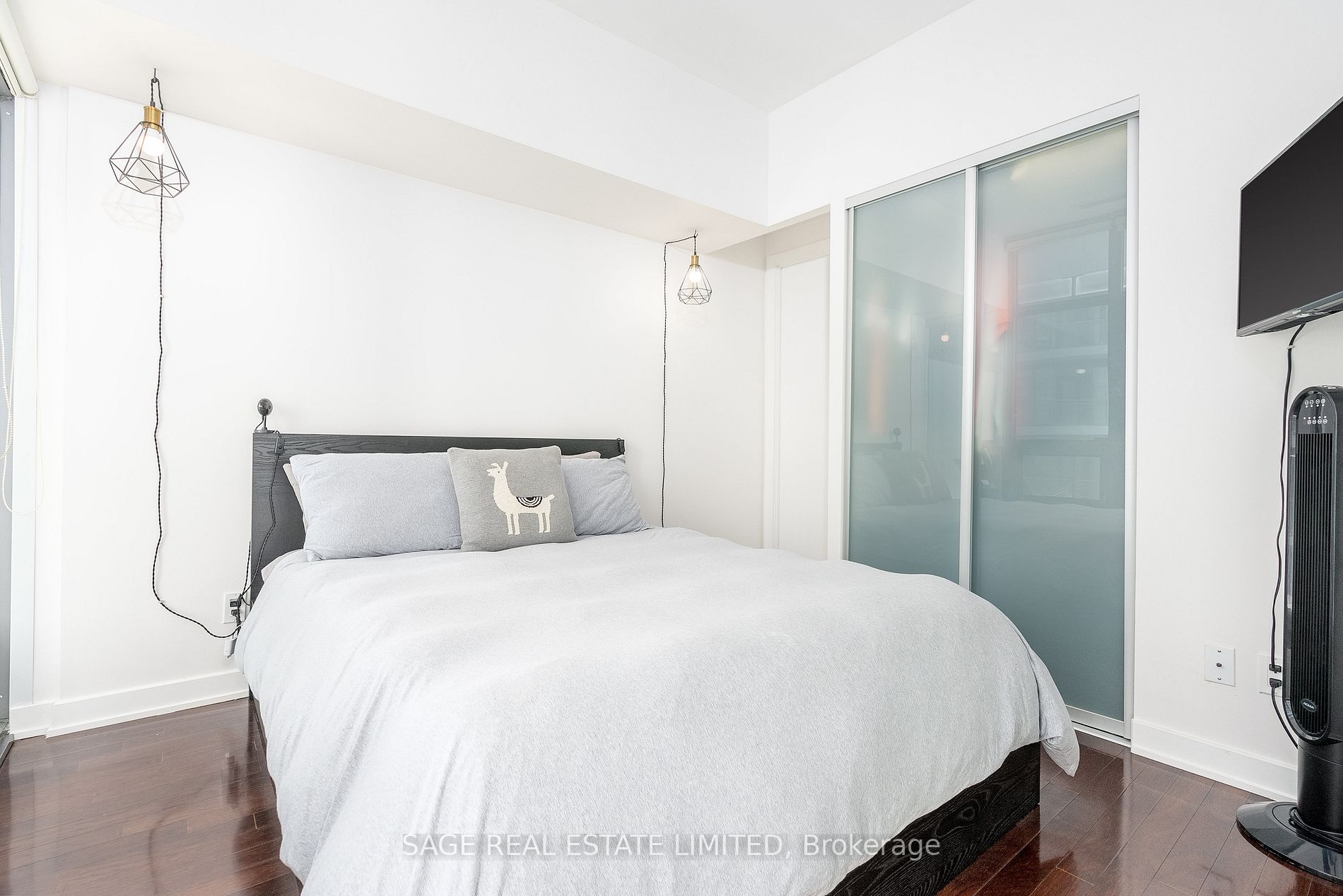 33 Charles St E, #3209