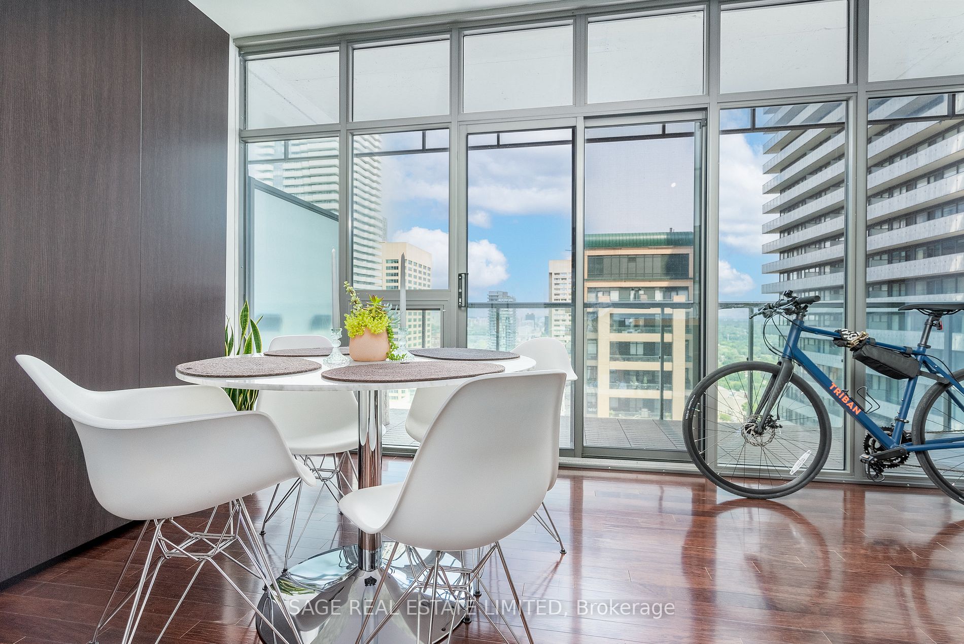 33 Charles St E, #3209