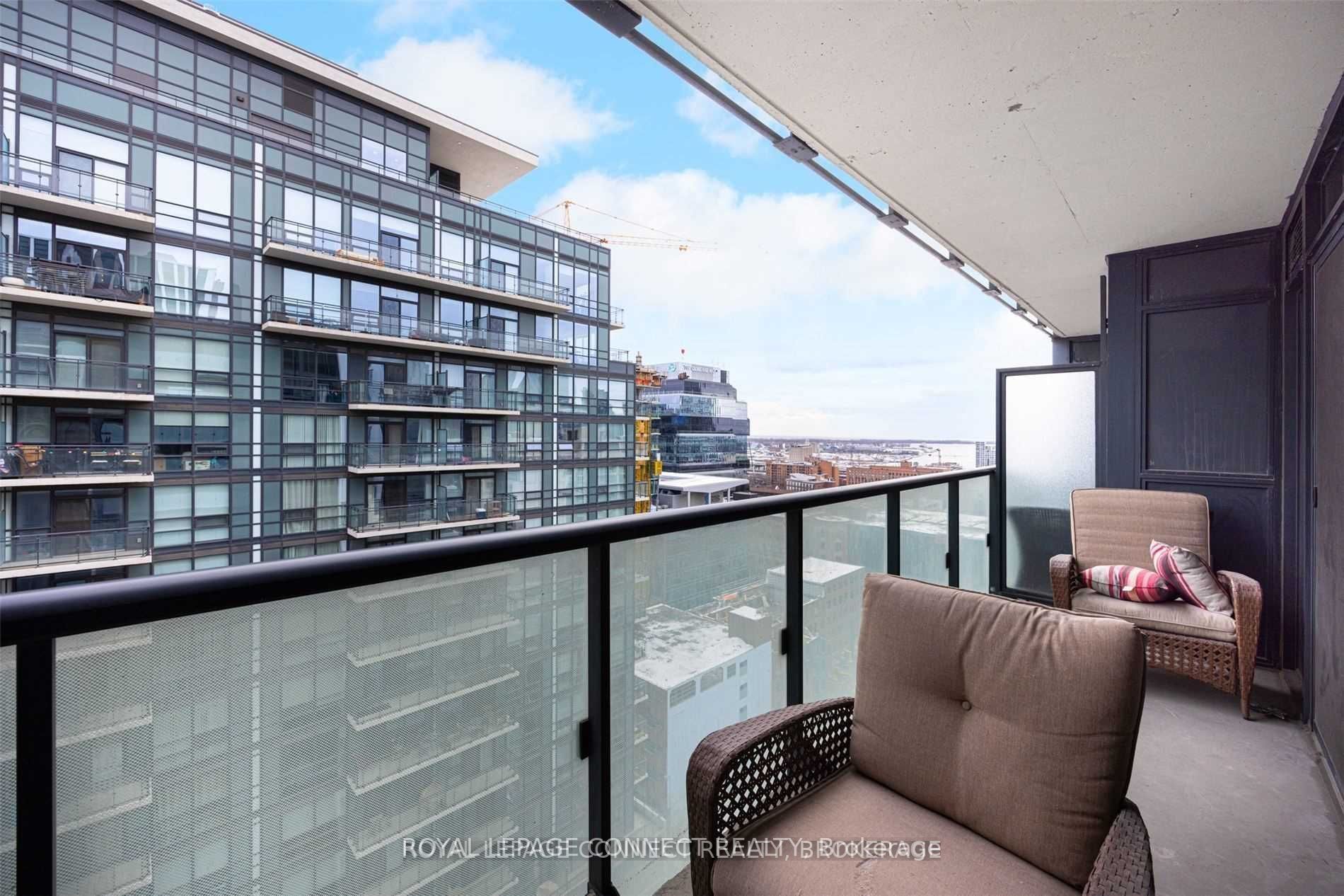 400 Adelaide St E, #2301