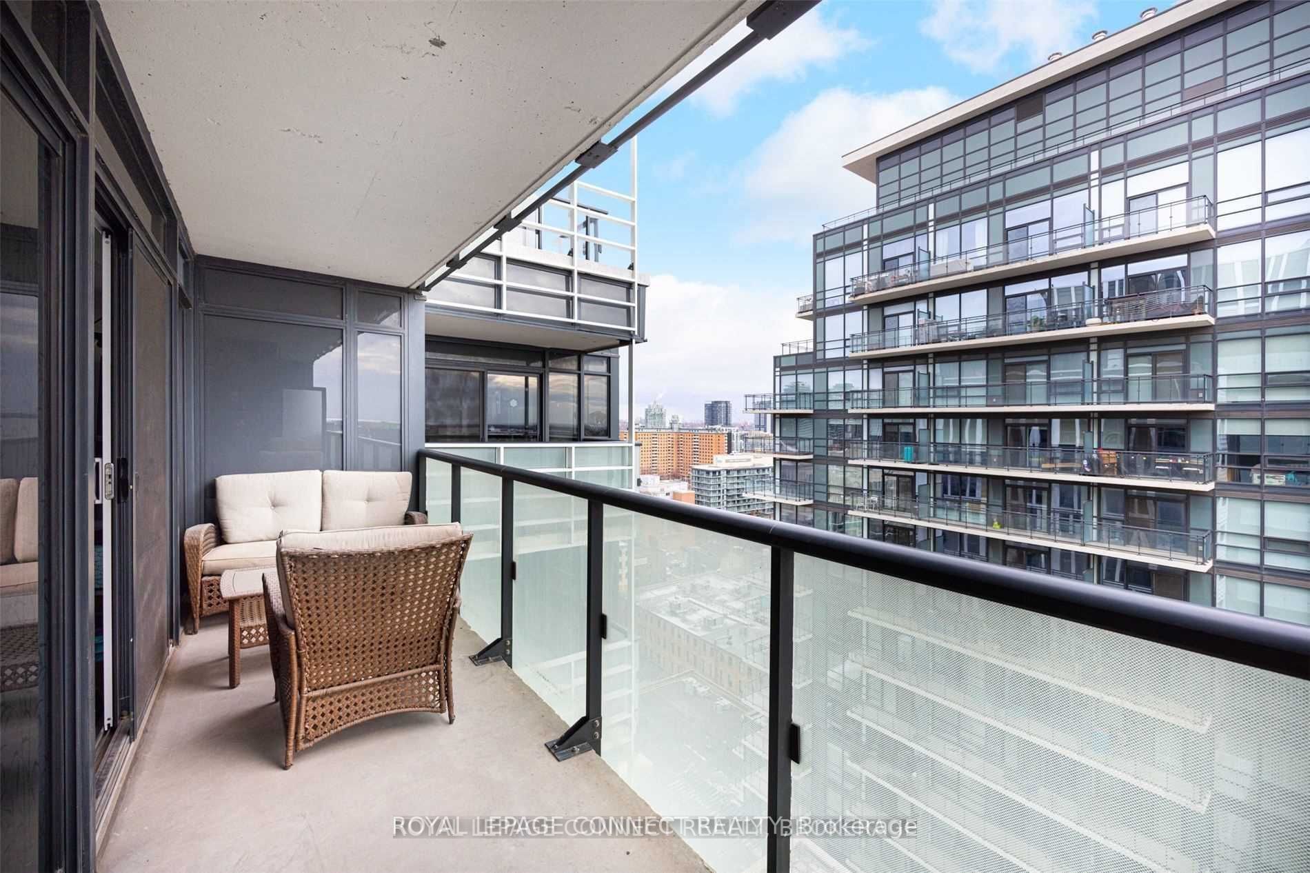 400 Adelaide St E, #2301