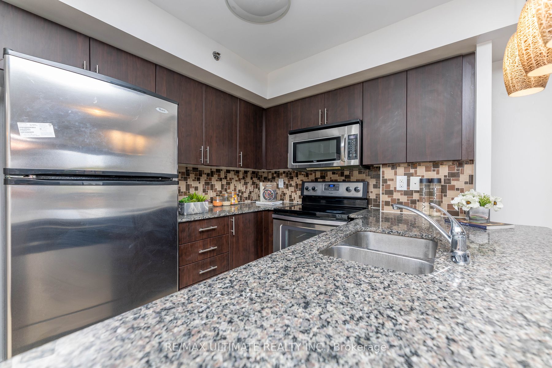 760 Sheppard Ave W, #302