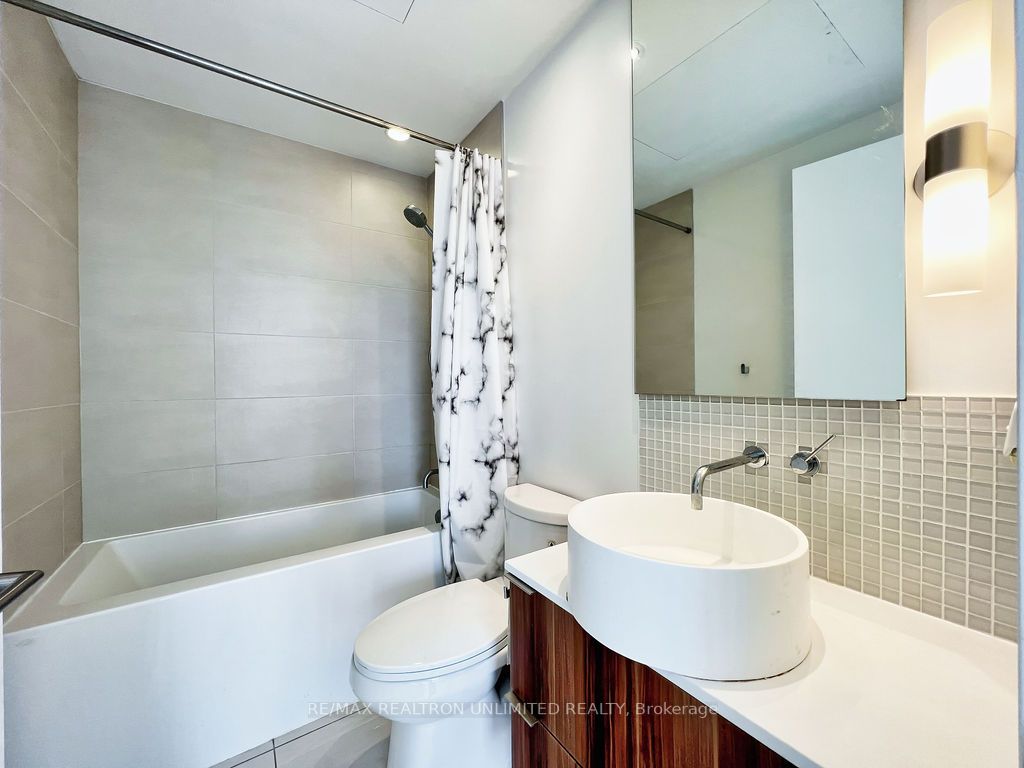 185 Roehampton Ave, #2703