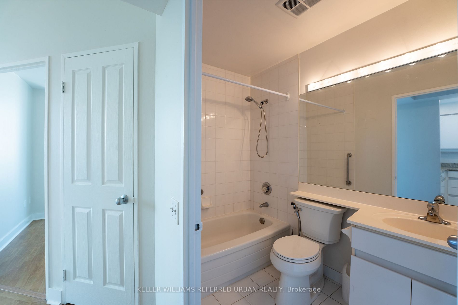 942 Yonge St, #Ph110