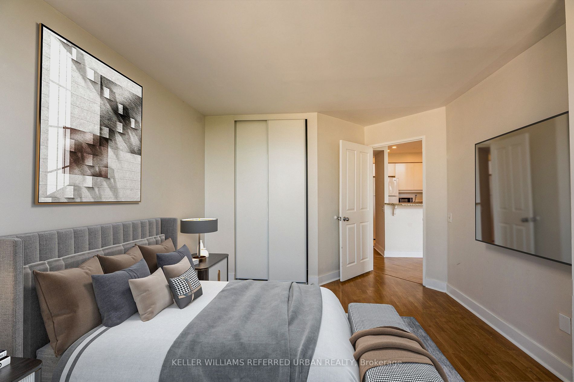 942 Yonge St, #Ph110