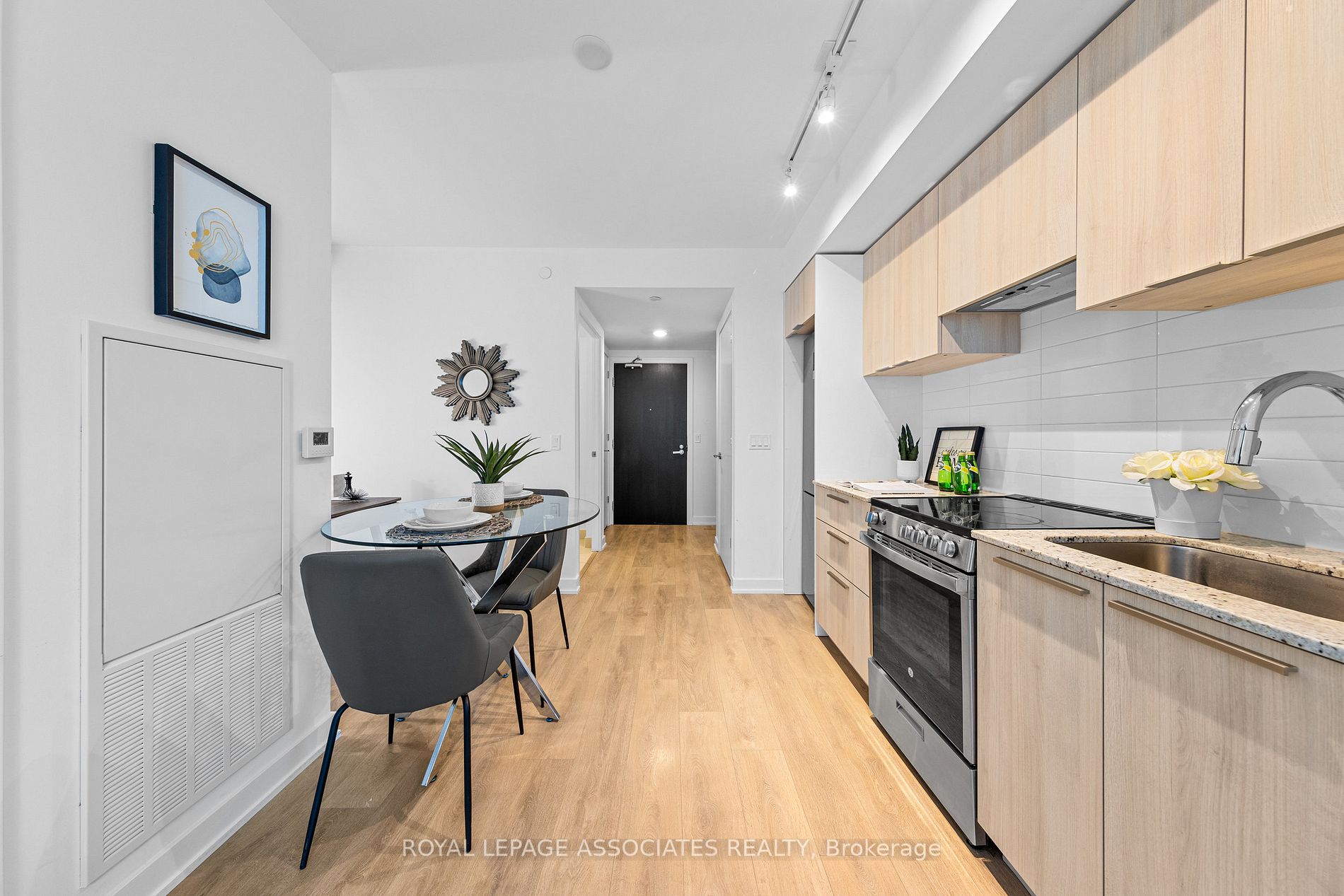 501 Yonge St, #1403