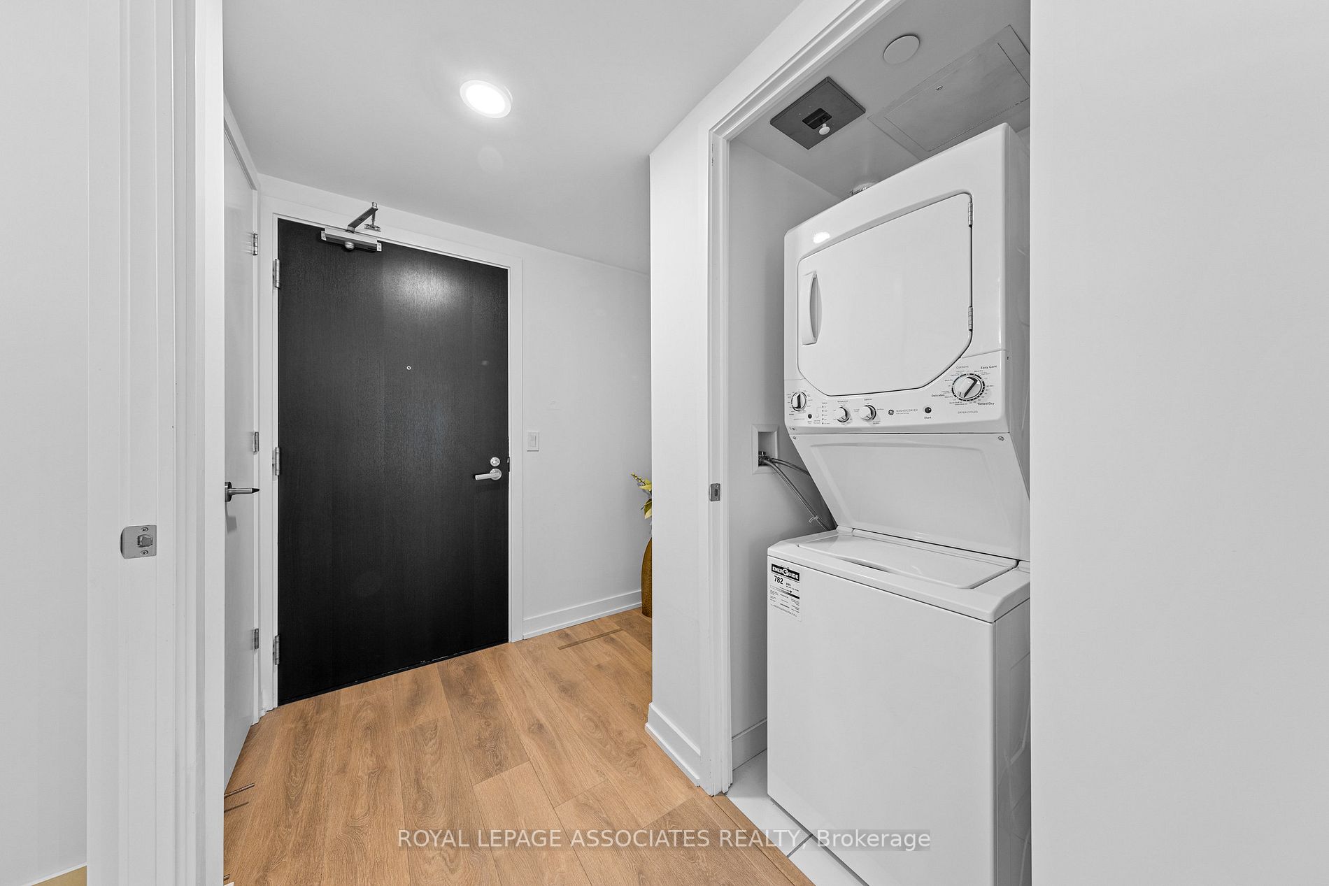 501 Yonge St, #1403