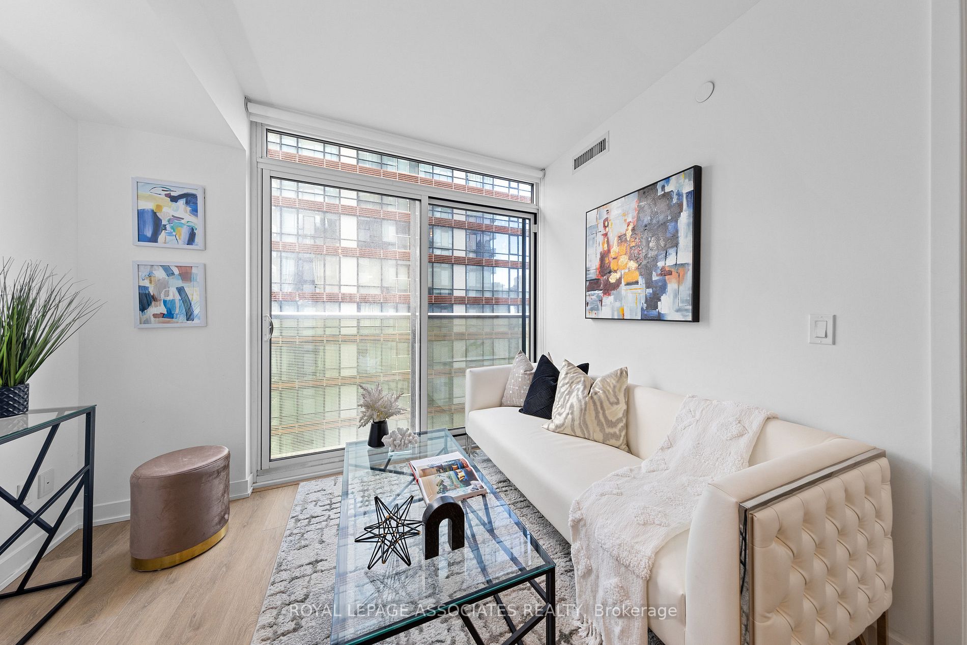 501 Yonge St, #1403