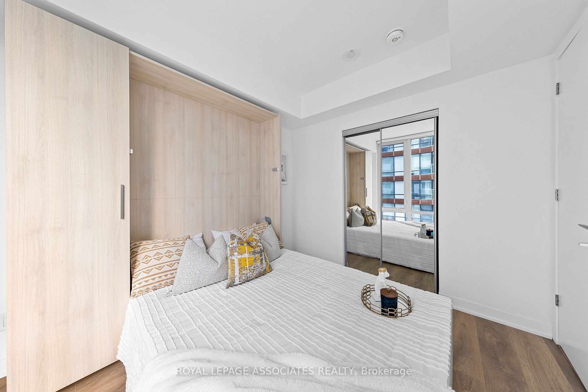 501 Yonge St, #1403