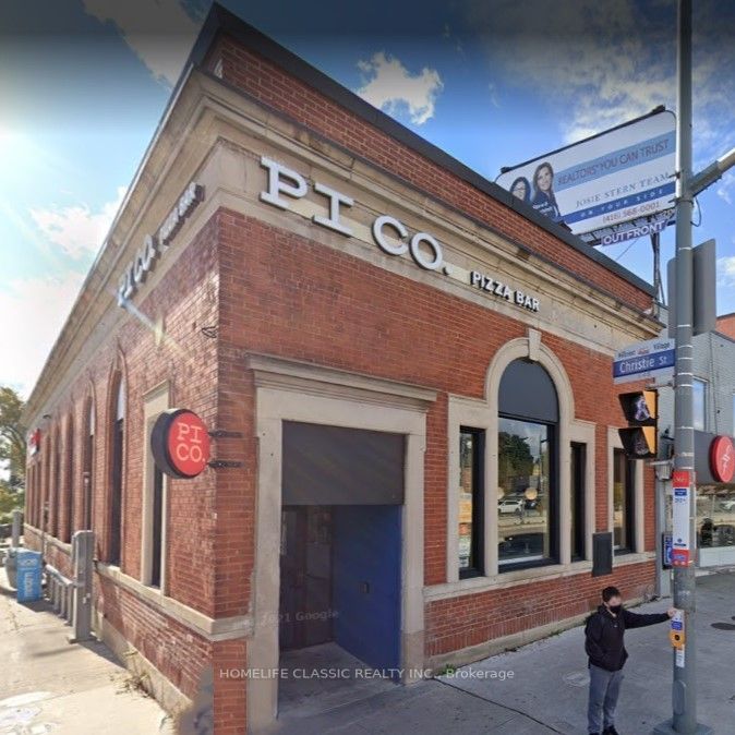 687 St Clair Ave W