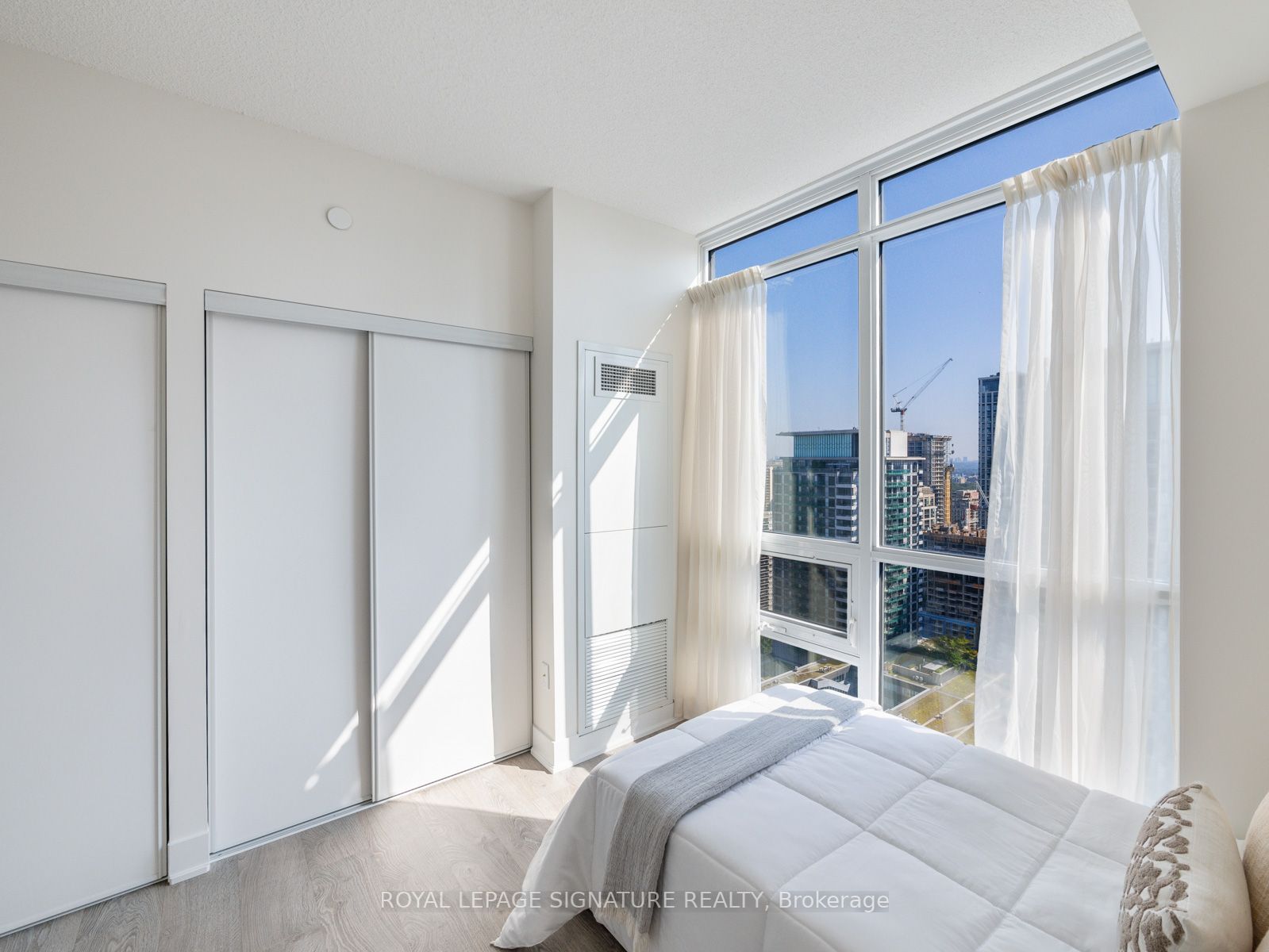 30 Roehampton Ave, #2708