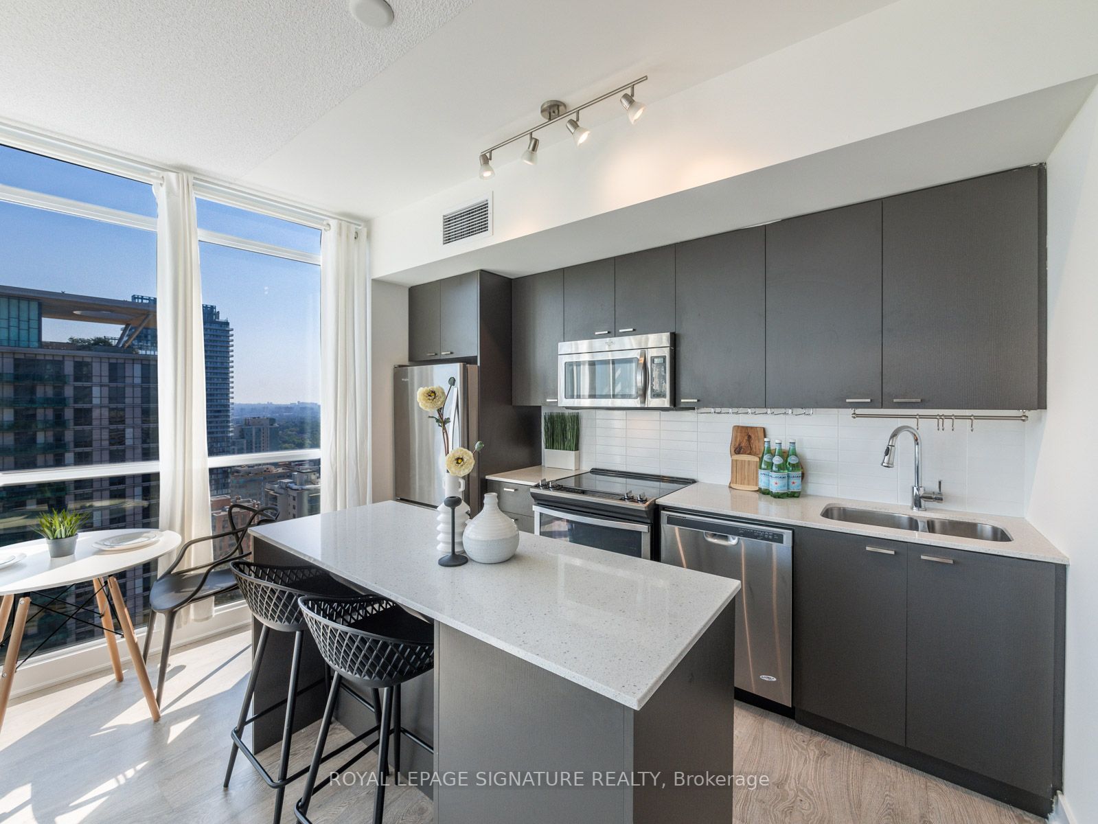 30 Roehampton Ave, #2708