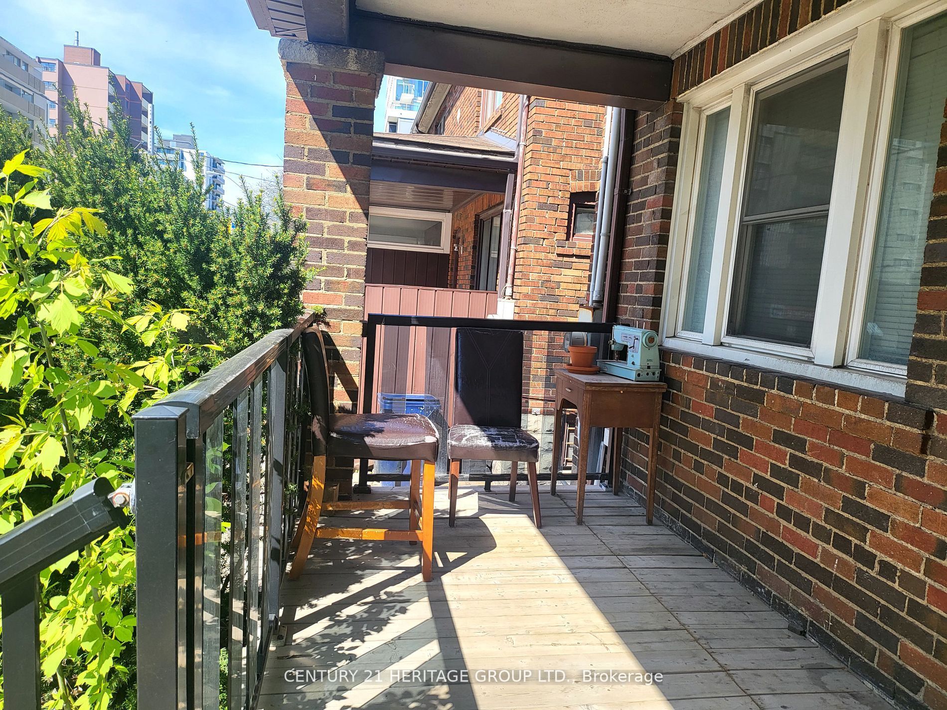 522 Eglinton Ave E