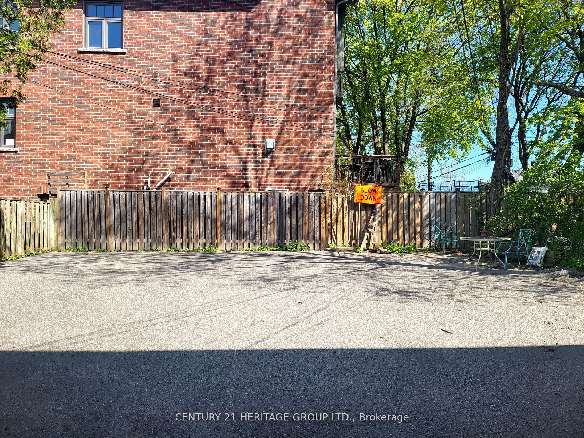 522 Eglinton Ave E