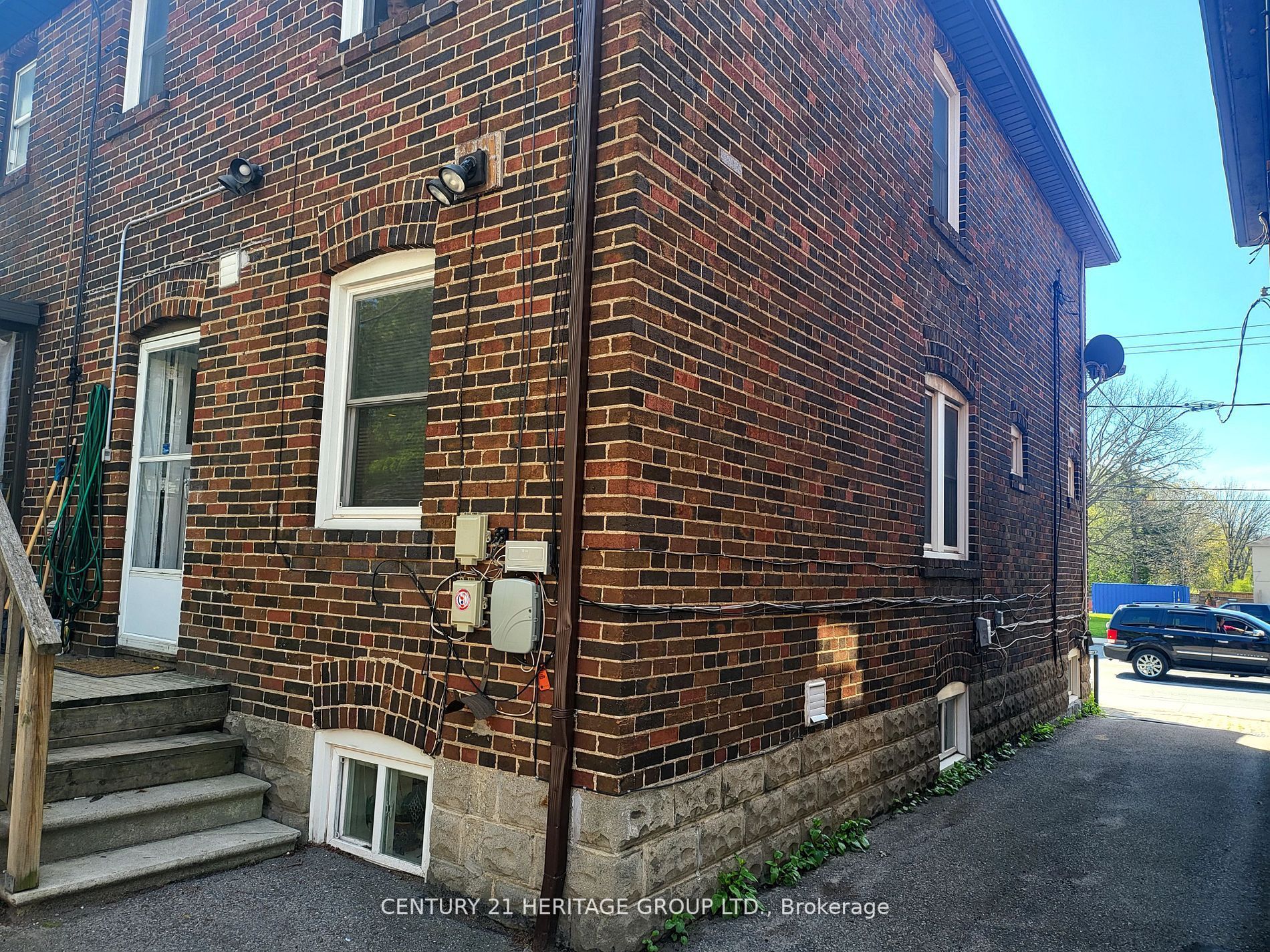522 Eglinton Ave E
