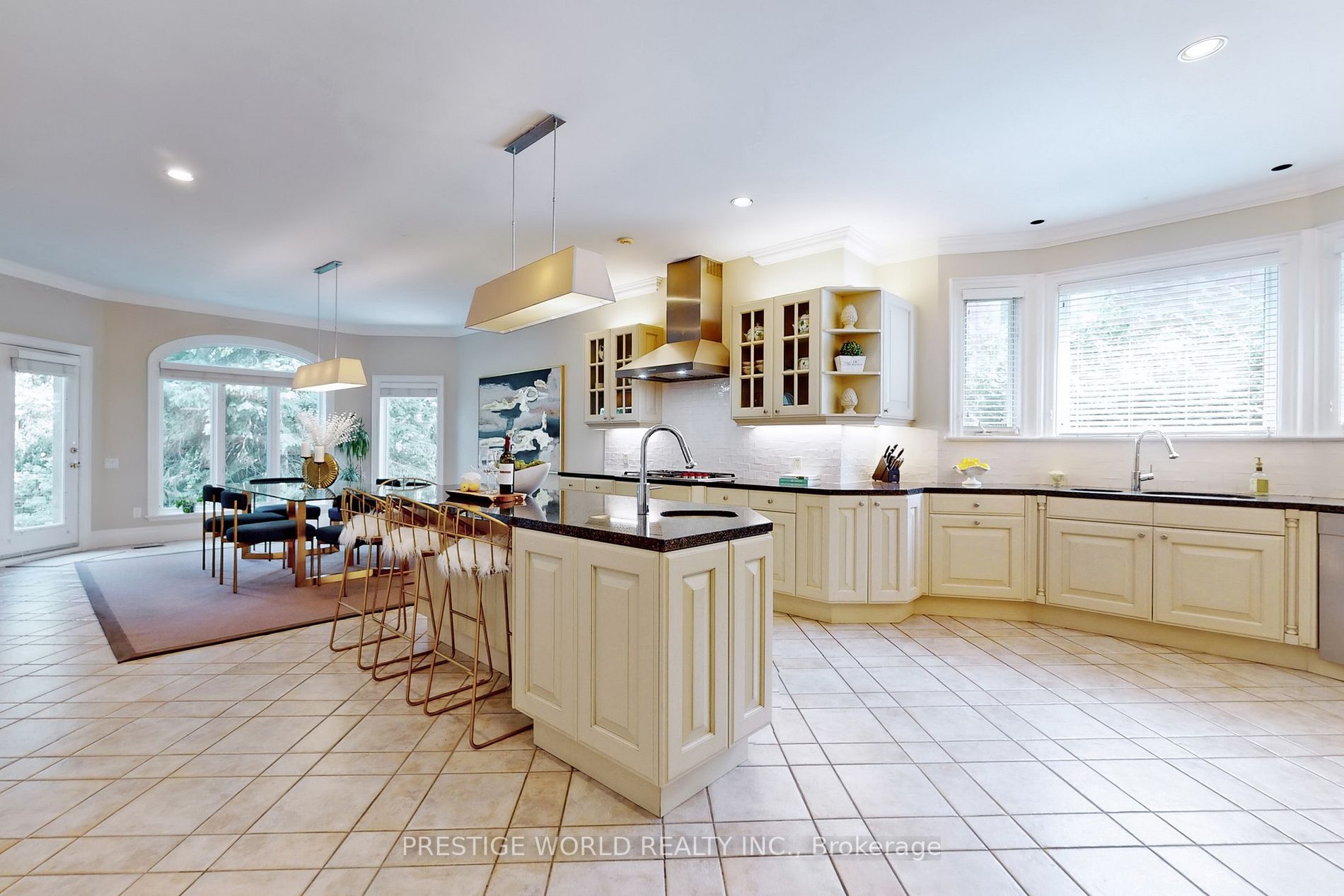 37 Rollscourt Dr