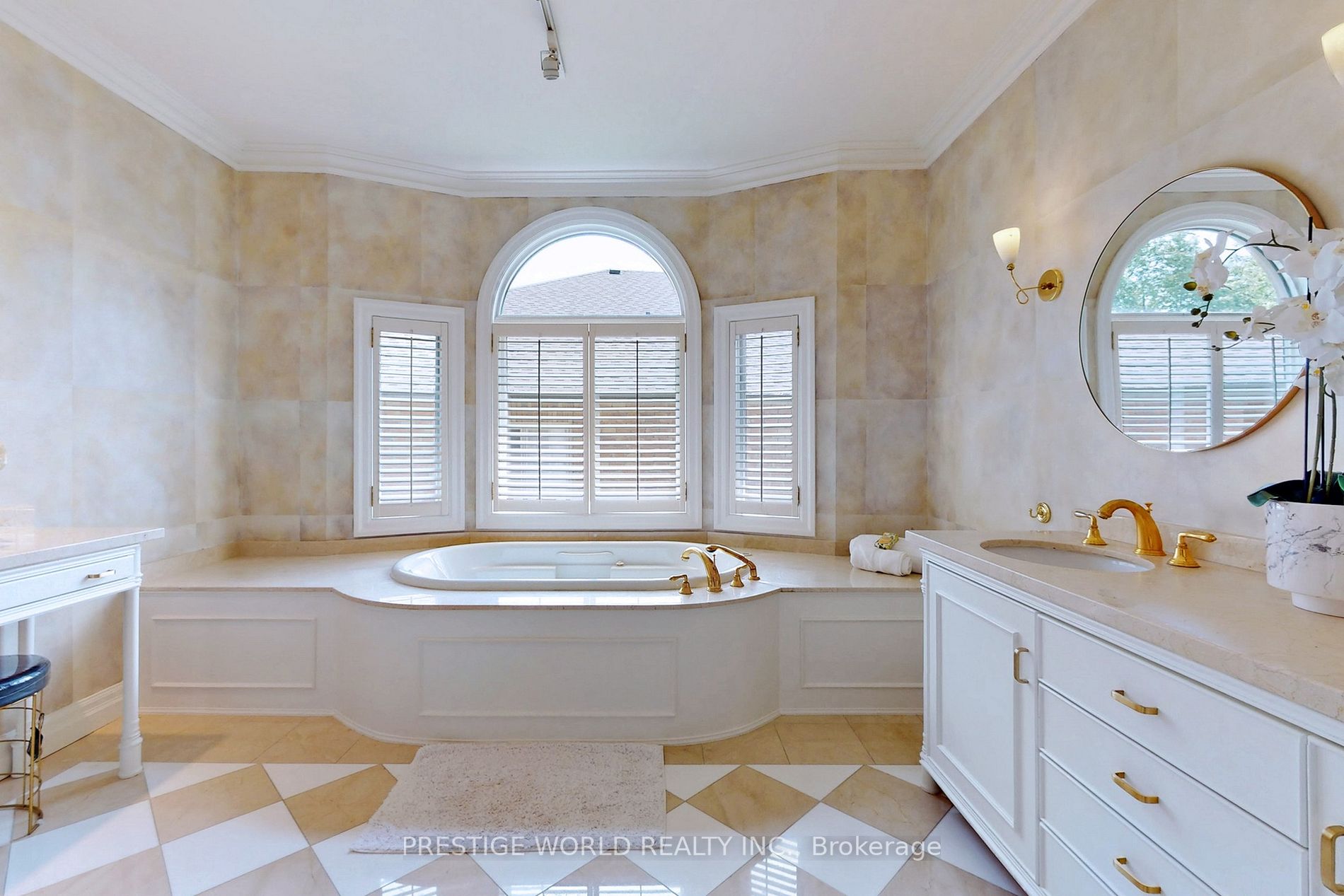 37 Rollscourt Dr