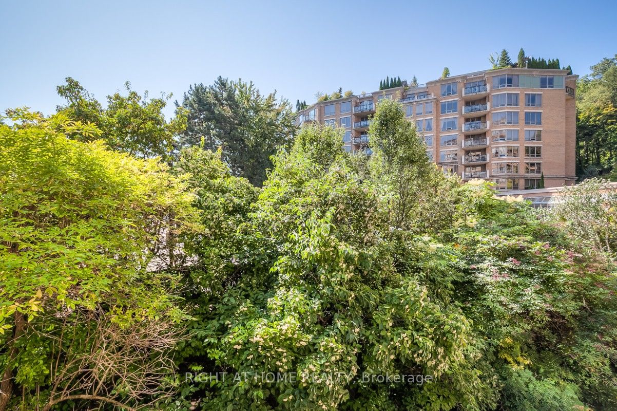 3800 Yonge St, #205