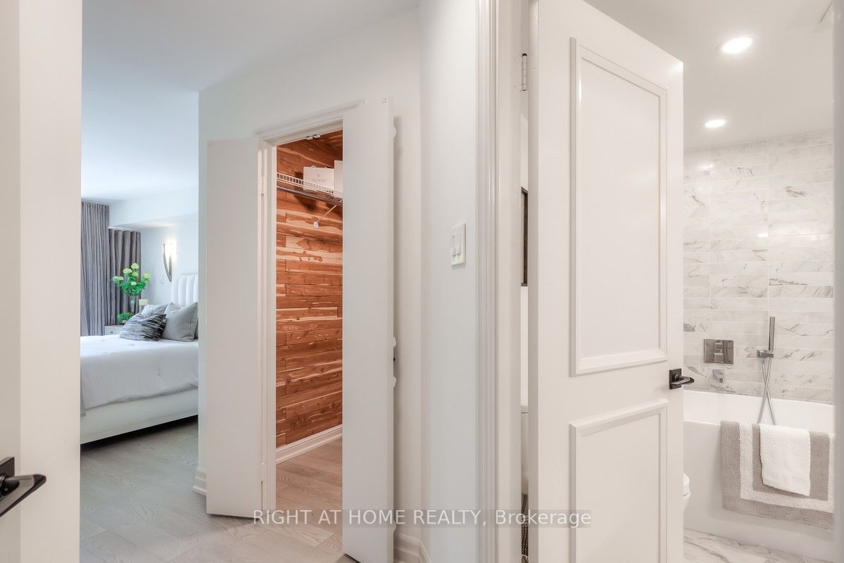 3800 Yonge St, #205