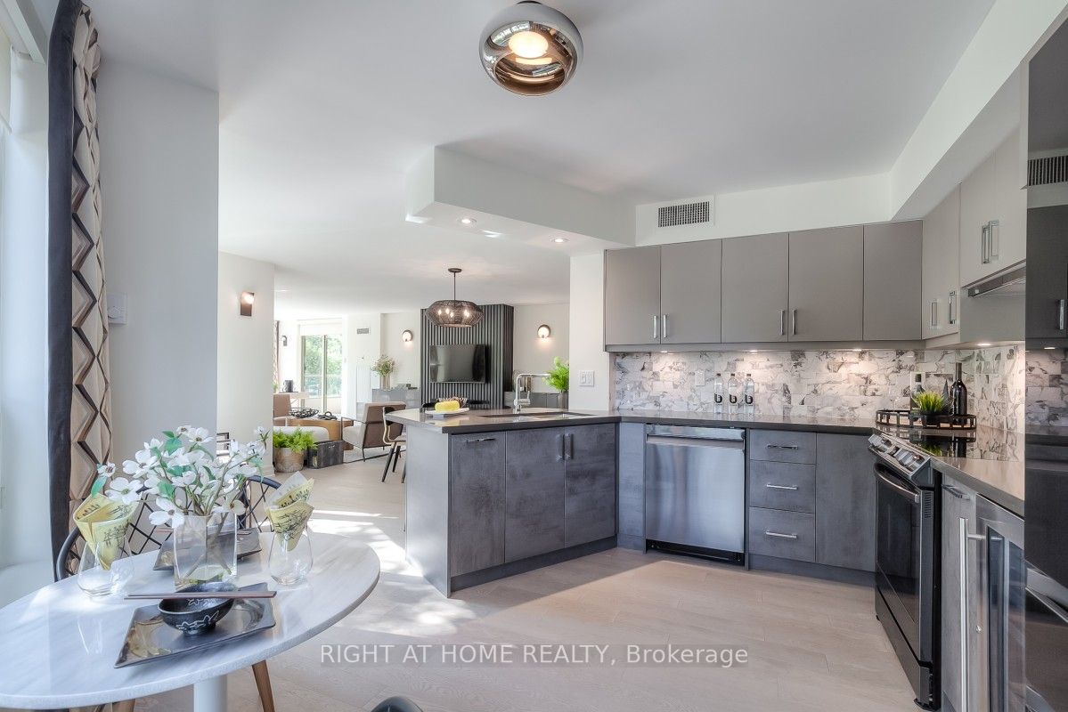 3800 Yonge St, #205