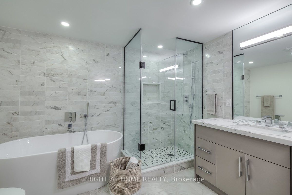 3800 Yonge St, #205