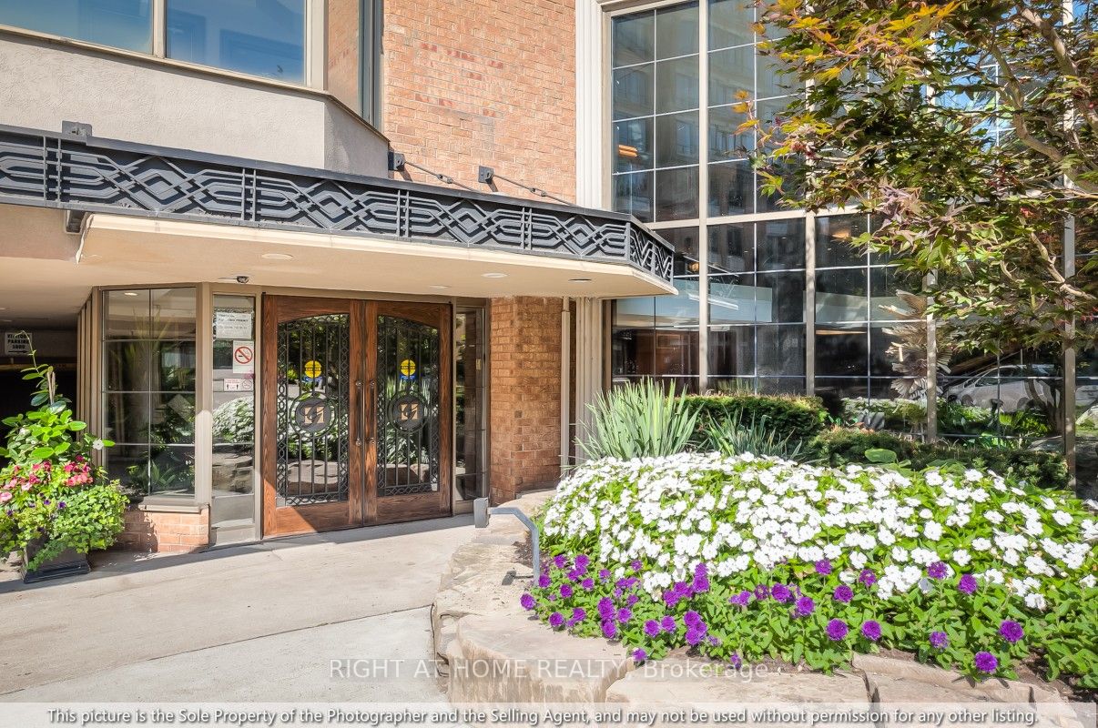 3800 Yonge St, #205