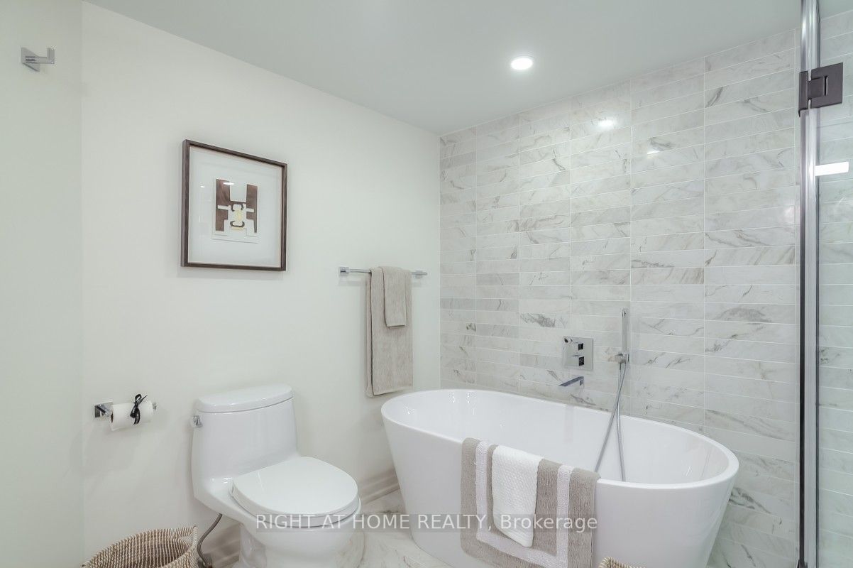 3800 Yonge St, #205