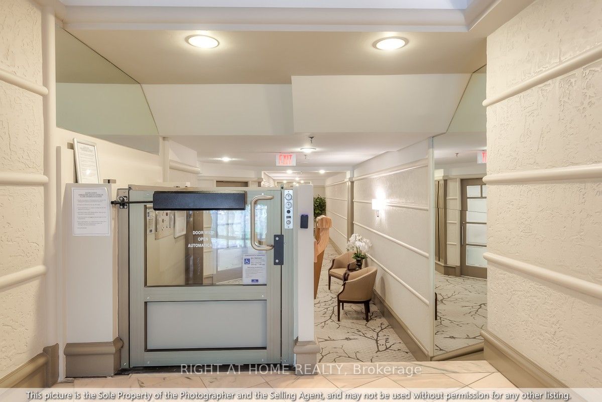 3800 Yonge St, #205
