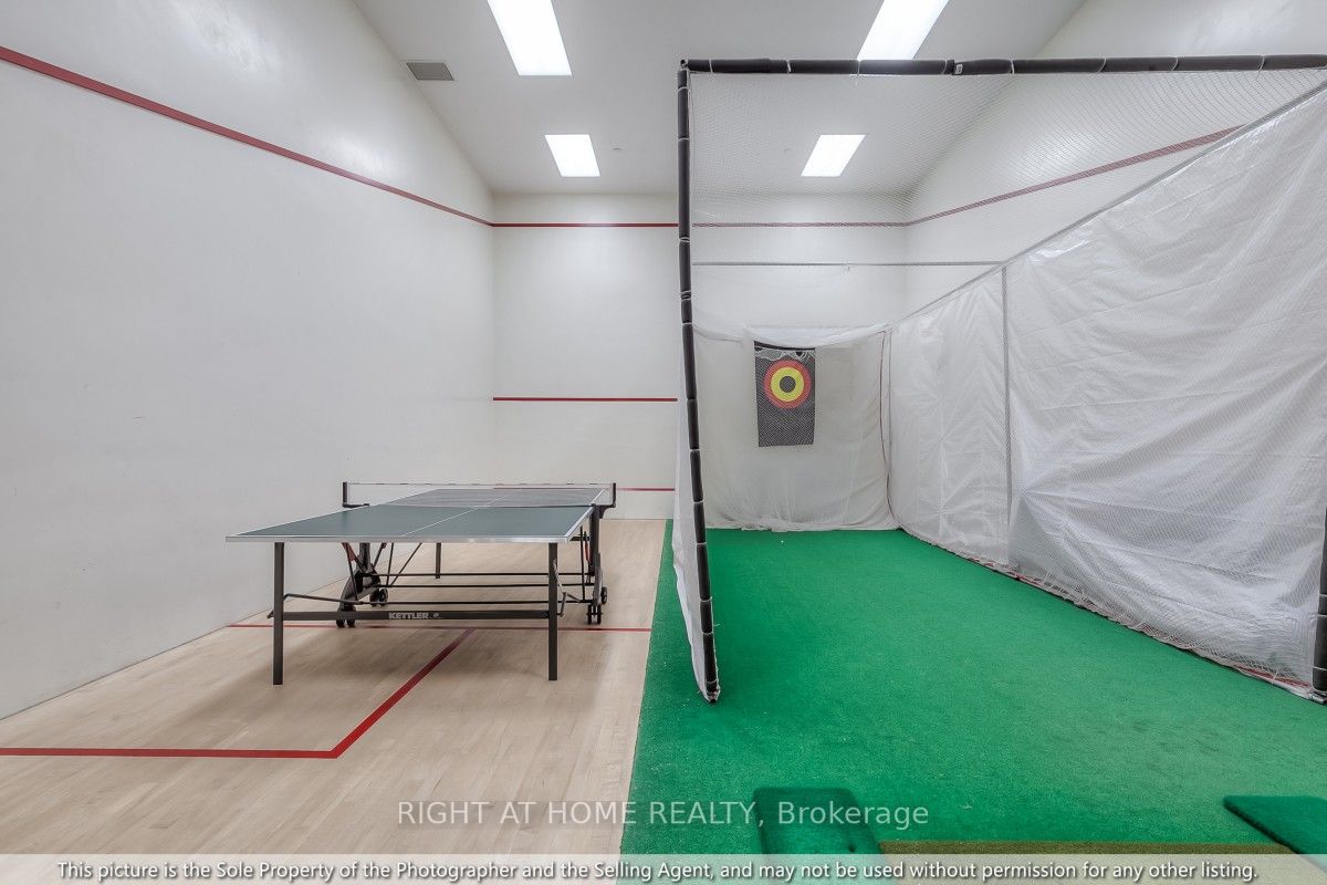 3800 Yonge St, #205