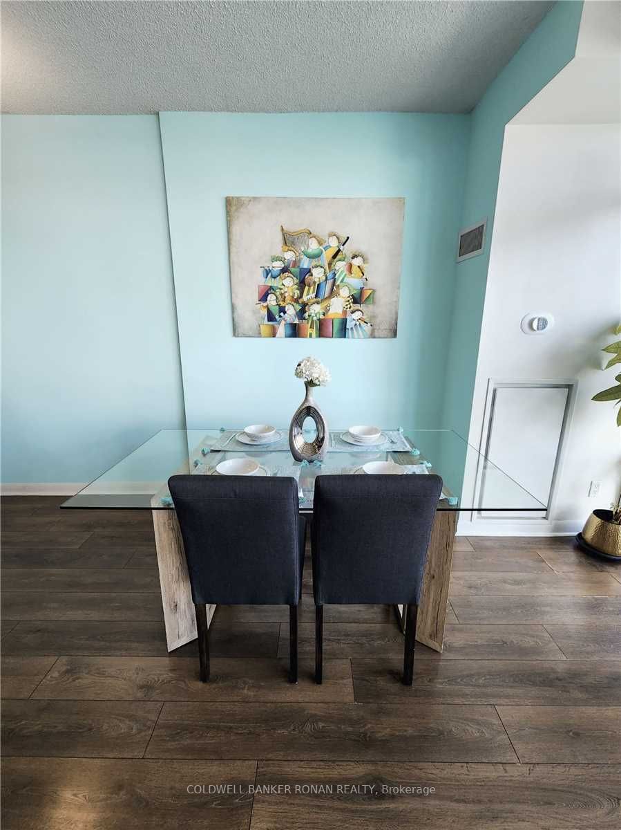 15 Bruyeres Mews, #1109