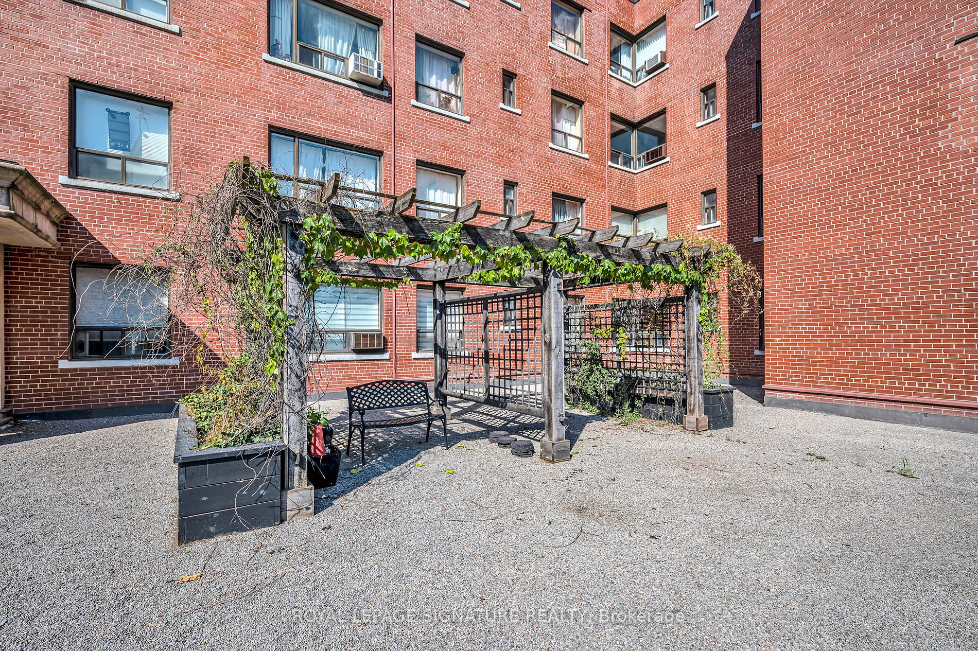 2550 Bathurst St, #6