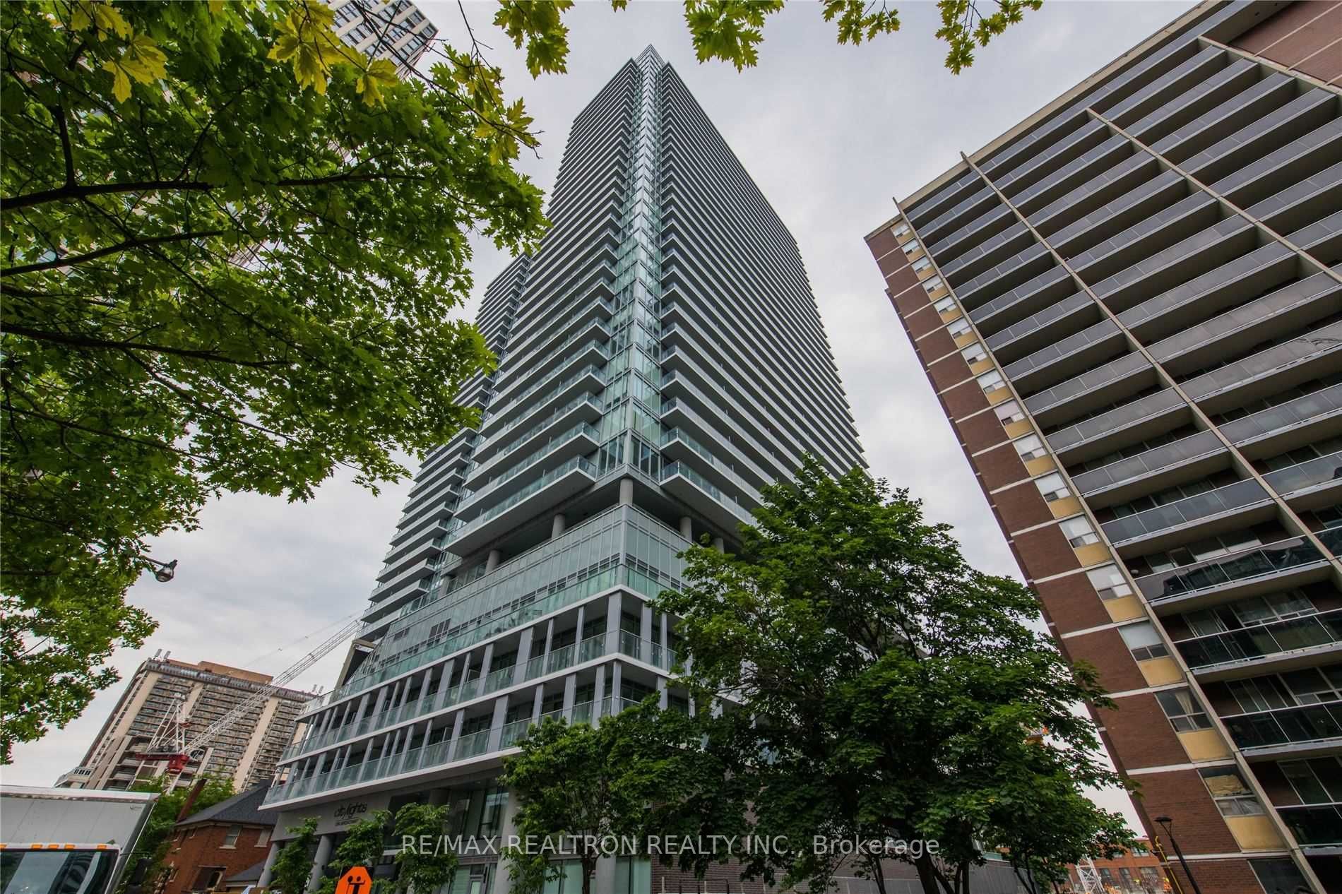 195 Redpath Ave, #701