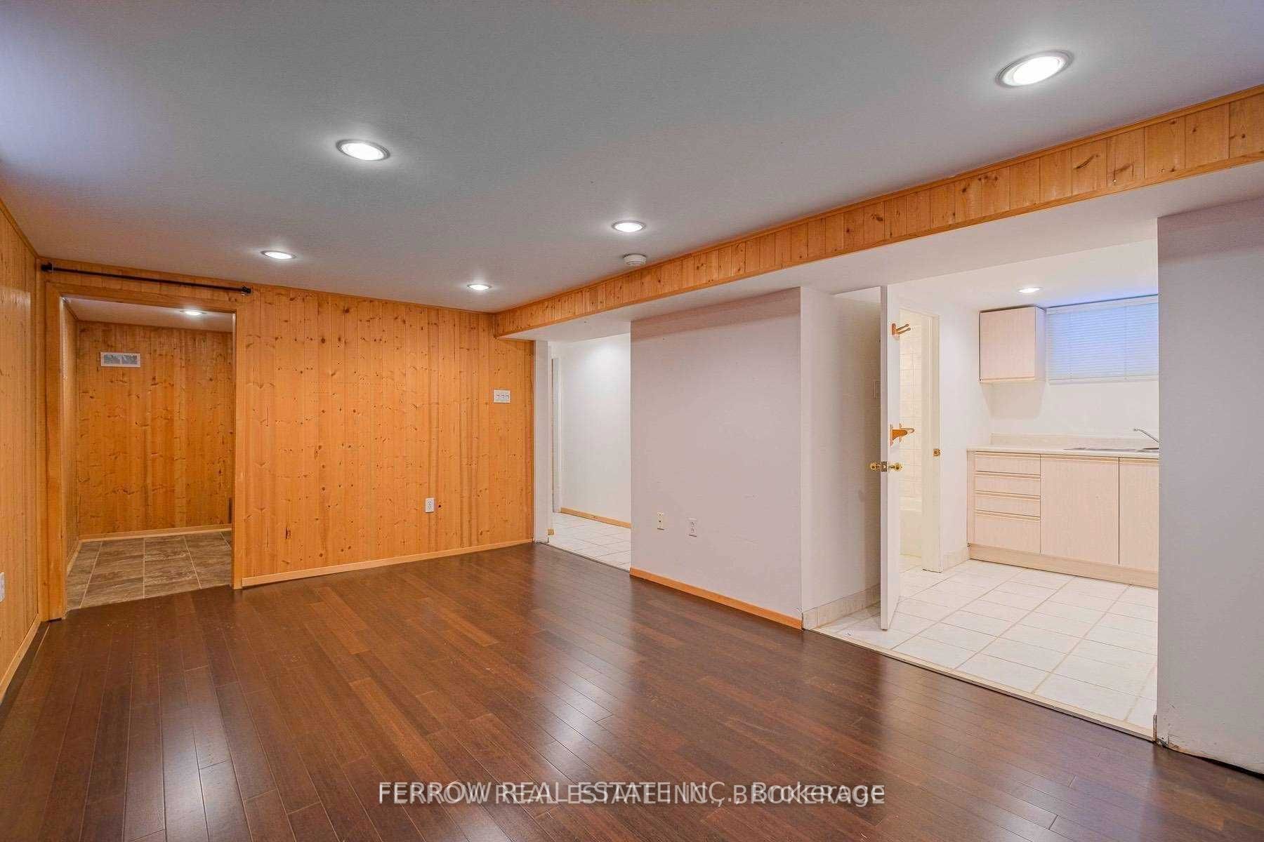 389 Broadway Ave