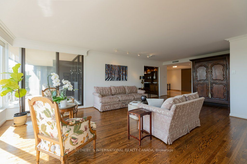 3900 Yonge St, #702