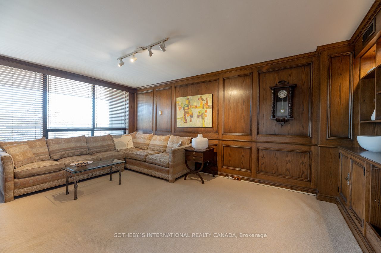 3900 Yonge St, #702