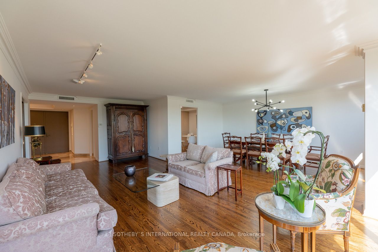 3900 Yonge St, #702