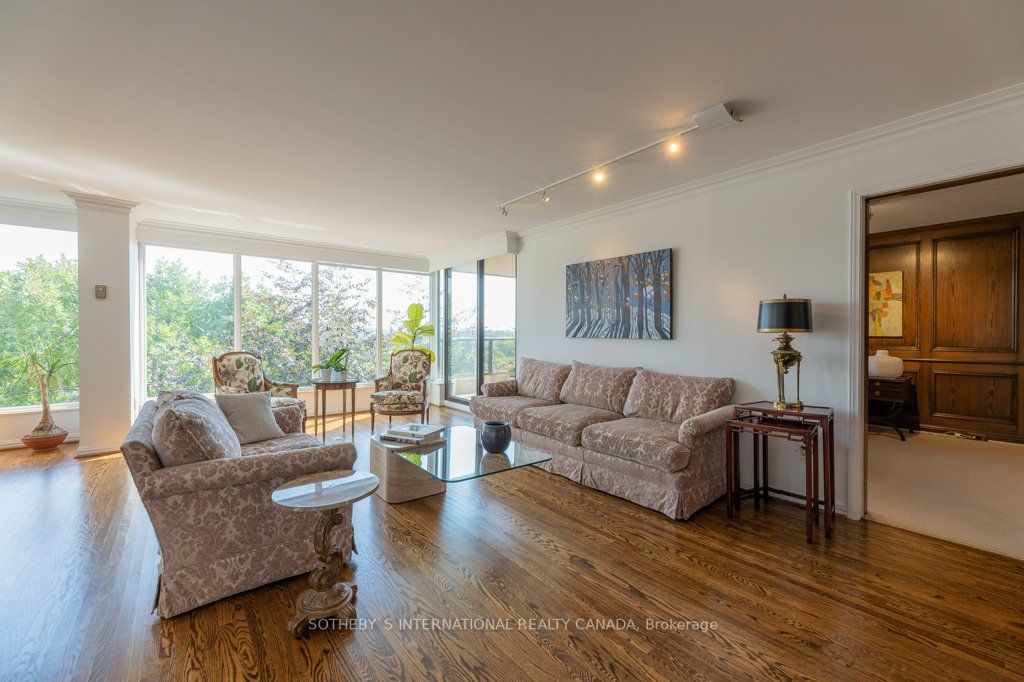 3900 Yonge St, #702