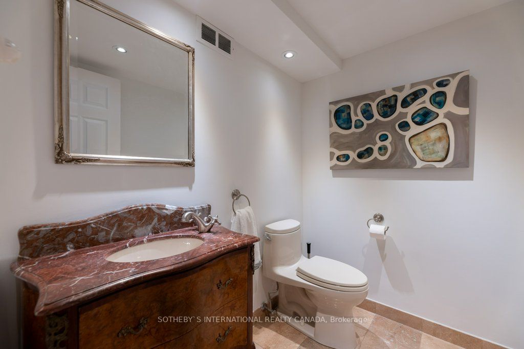3900 Yonge St, #702