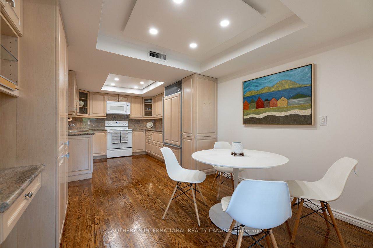 3900 Yonge St, #702