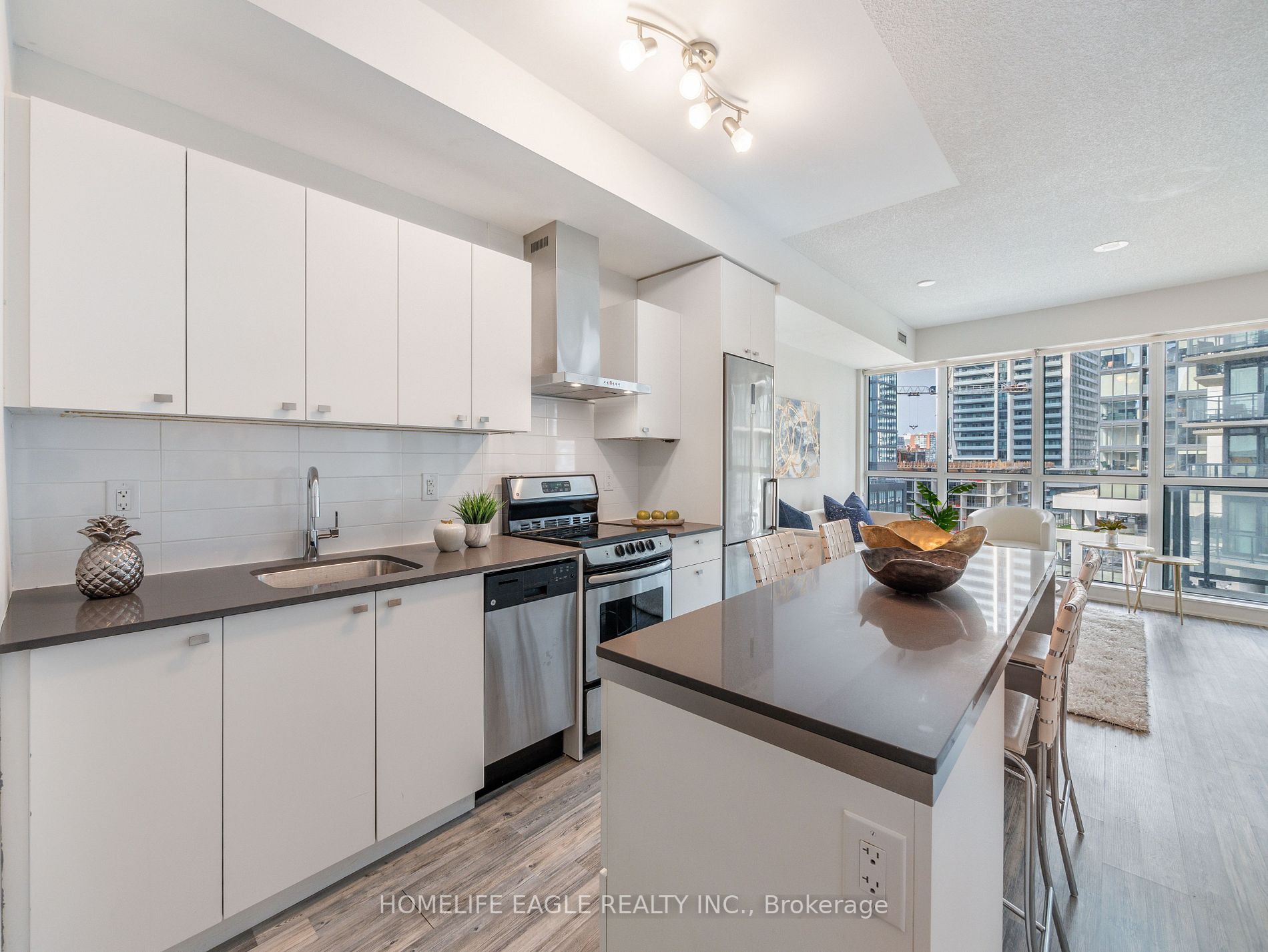 51 East Liberty St, #706
