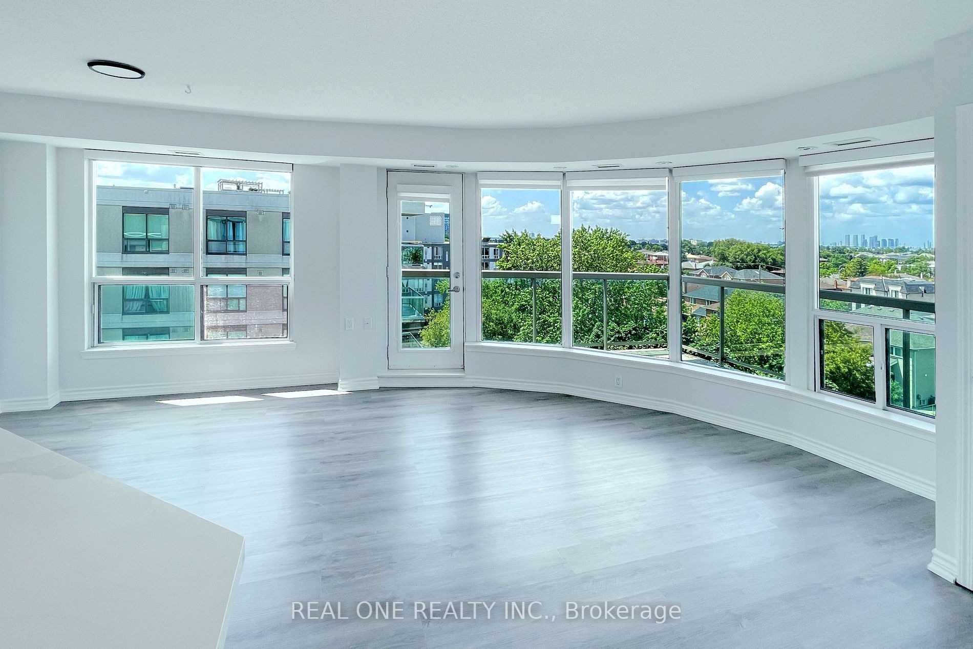 890 Sheppard Ave W, #602
