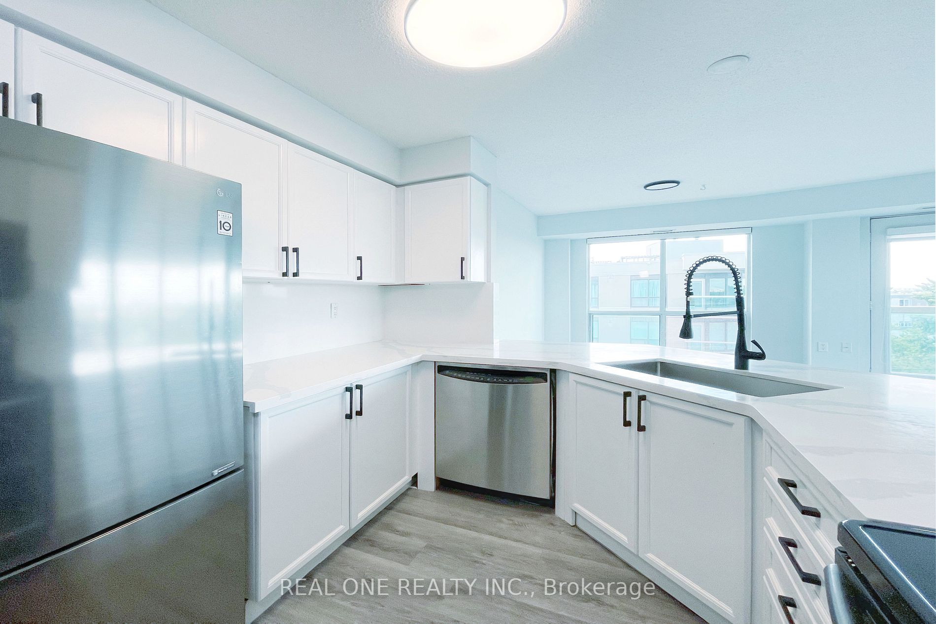 890 Sheppard Ave W, #602