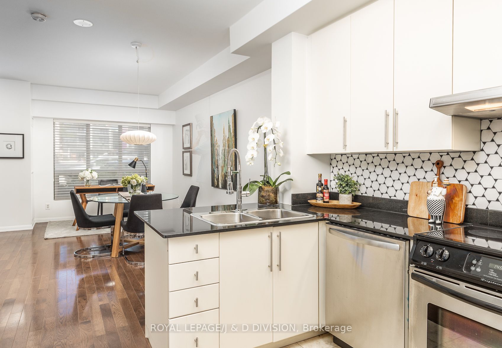 18 Beverley St, #107