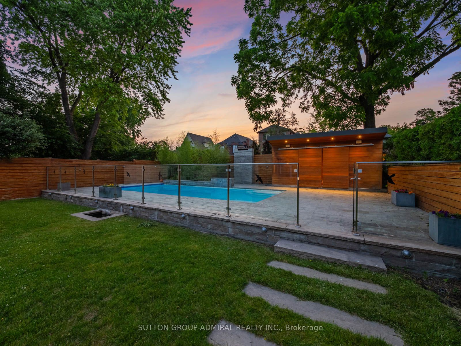 216 Glencairn Ave