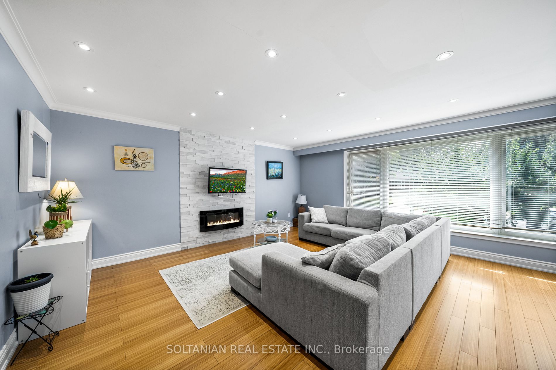14 Dewlane Drive