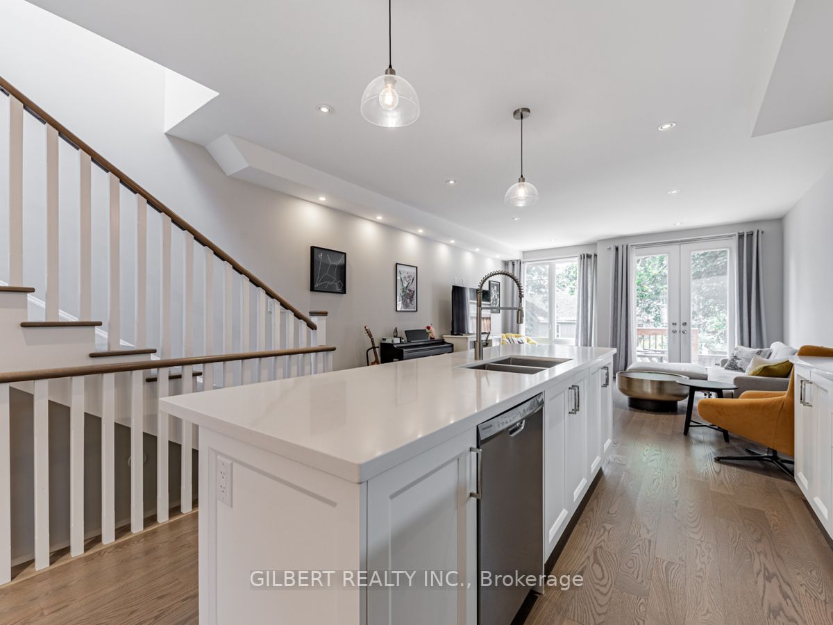 24 Carhartt St