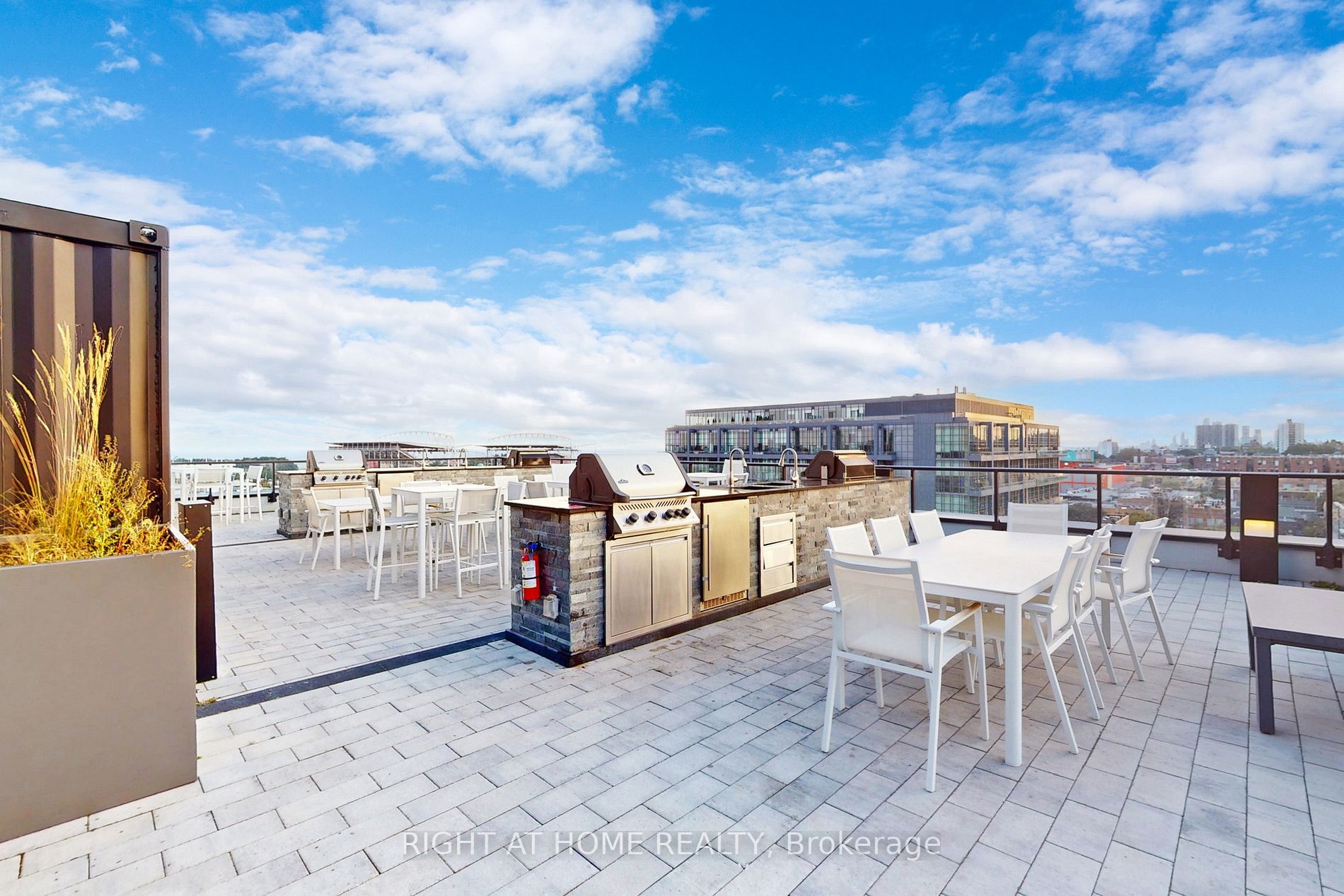 135 East Liberty St, #1304