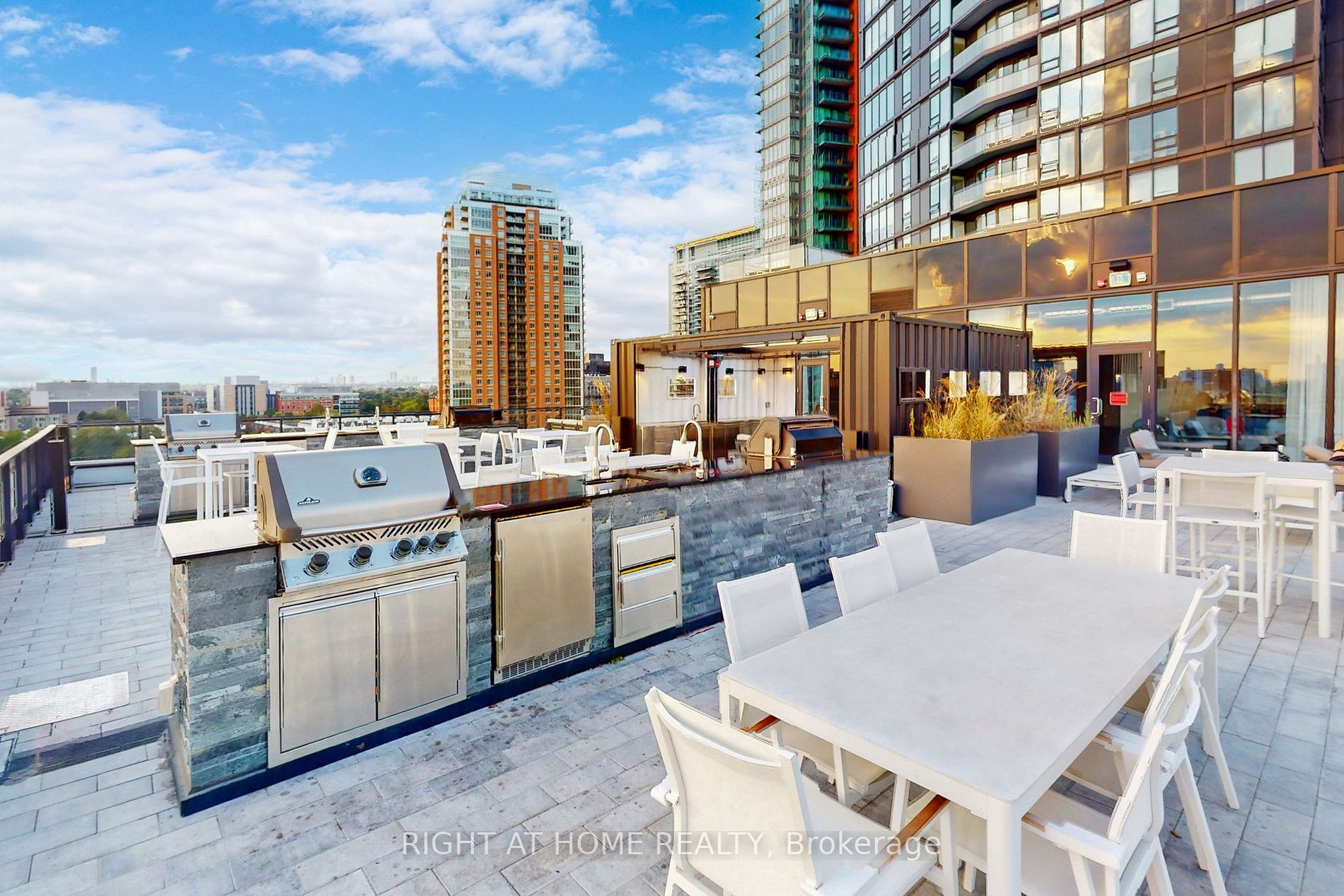 135 East Liberty St, #1304